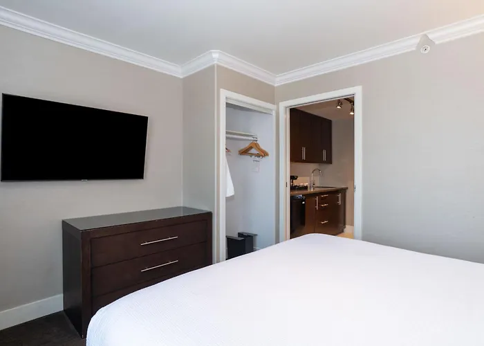 Sandman Signature Edmonton South Hotel